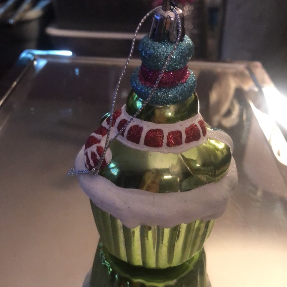 MR. SNOWMAN CUPCAKE ORNAMENT - Picture 4 of 6
